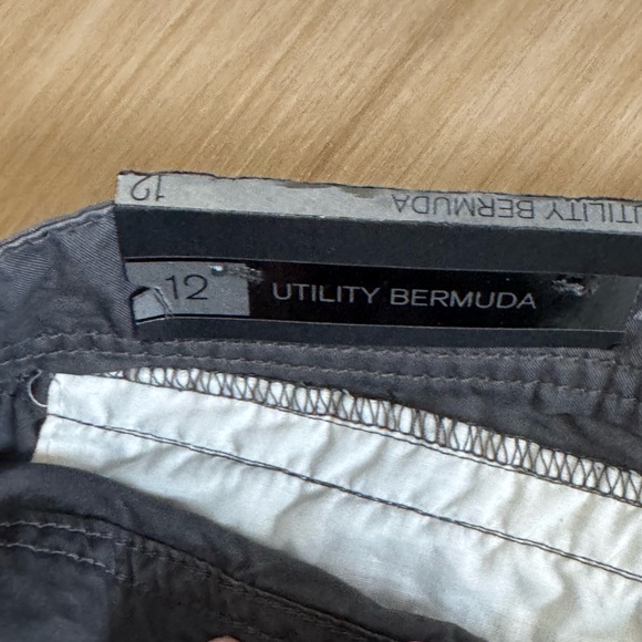 NWT Kohl's Women's Dark Gray Cargo Bermuda Shorts Sz 12 - Picture 4 of 5